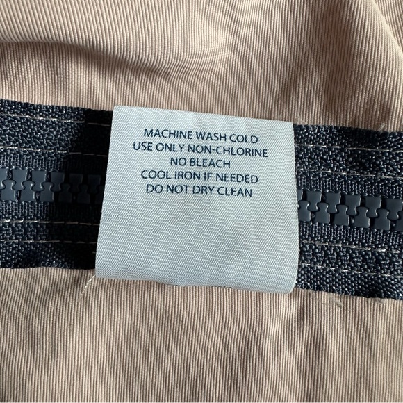 Women’s Southen Proper Labrador Rain Jacket in Cloud Pink Size L - Picture 13 of 16